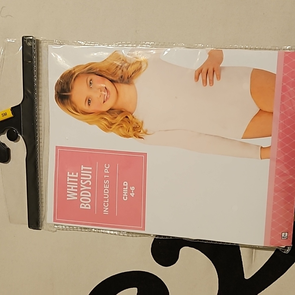 Girls bodysuit 1pc size 4-6 white